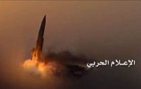 بالفيديو..لحظة اطلاق الصاروخ الذي دمر جحافل العدوان في مأرب