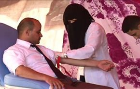 فيديو خاص: حملة ميدانية في صنعاء للتبرع بالدم لدعم العملية الطبية