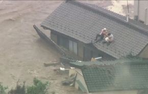 فيديو.. الفيضانات تحول المنازل الى قوارب في اليابان