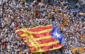 جموع غفيرة من الكاتالونيين يتظاهرون قبل انتخابات حاسمة