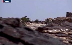 فيديو؛ إقتحام وسيطرة على مواقع سعودیة وفرار الجنود في الربوعة