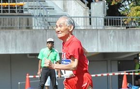 معمر ياباني ينهي سباق الـ100 متر بـ42 ثانية