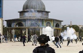7 اصابات بقمع الاحتلال للمصلين في المسجد الاقصى