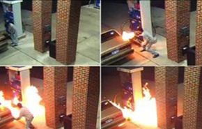 فيديو... رجل يشعل النار في محطة وقود و السبب....؟