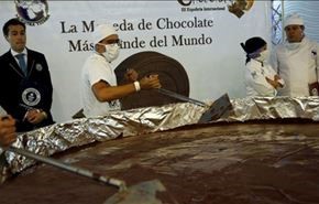 بالفيديو؛ اكبر قرص من الشوكولاتة يدخل موسوعة غينيس