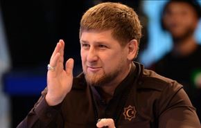 شاهد.. الرئيس الشيشاني يصطاد تمساحا حاول مهاجمته