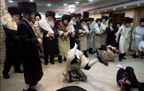 بالصور.. رقصات غريبة لرجال دين يهود تنتهك الأقصى
