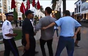 بالفيديو؛ اثر #فاجعة_منى.. أمن المغرب يعتدي على محتجين