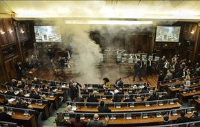 بالفيديو؛ غاز مسيل للدموع في البرلمان الكوسوفي