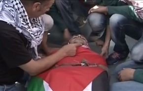 آلاف الفلسطينيين يشيعون جثمان الشهيد معتز زواهر في بيت لحم