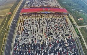 بالفيديو: ازدحام مروري بالصين يحتجز ملايين الاشخاص
