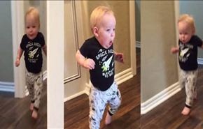 فيديو... ردة فعل طفل بعد سماعه صوتا مخيفا من جده