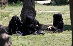 عکس؛ اعتراض زنان اروپایی داعش به آرایشگاه و شامپو!