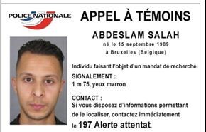هجمات باريس.. الشرطة تنشر صورة لأحد المشتبه بهم