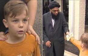 شاهد طفل اميركي يتبرع لمسجد تعرض للتخريب بعد هجمات باريس