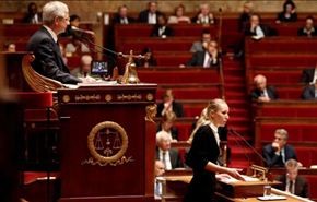 برلماني فرنسي وحفيدته يقترحان قطع روؤس الارهابيين..