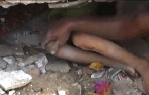 بالفيديو.. مجزرة في تعز تضاف الى رصيد جرائم السعودية في اليمن