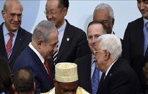 دست دادن نتانیاهو و عباس در کنفرانس پاریس