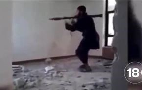 بالفيديو.. داعشي يفجر نفسه أثناء محاولة إطلاق 