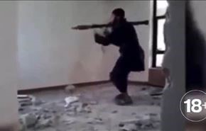 انفجار یک داعشی هنگام شلیک آر پی جی + ویدیو