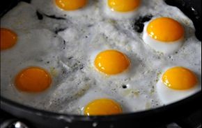 ماذا يحدث في جسمك عند تناول أكثر من ٢ بيضة في اليوم؟!