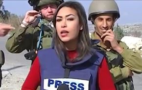 بالفيديو؛ جنود إسرائيليون يسخرون من مراسلة فلسطينية