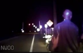 فيديو... مطاردة مثيرة بين شرطي ومشتبه