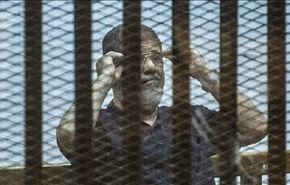 مصر.. تأجيل محاكمة مرسي و10 متهمين بـ