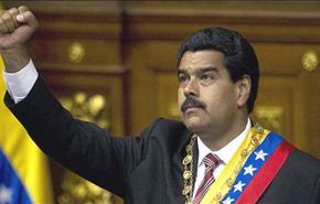 مادورو يتعهد بالدفاع عن الاستقرارالديموقراطي ب