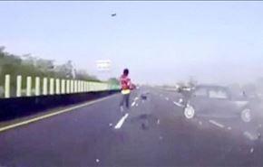 پرواز راننده خودرو پس از تصادف شدید!+فیلم