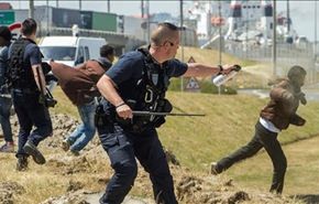 مصادمات بين الشرطة الفرنسية ومئات المهاجرين في كاليه