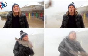 برخورد ماهی طوفان زده به صورت گزارشگر تلویزیونی!+فیلم