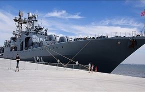 سفينة حربية روسية تتدرب على إصابة أهداف جوية في سماء المتوسط