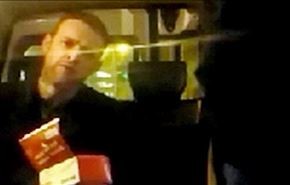 فيديو/ بريطاني عنصري يهدد سائق تاكسي بالحرق لأنه مسلم!