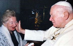 انتشار عکسهایی از زندگی خصوصی پاپ سابق!