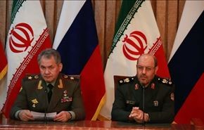 وزيرا الدفاع الايراني والروسي يبحثان تنفيذ الاتفاقيات الدفاعية