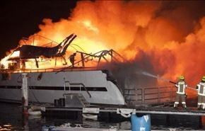 شاهد.. اندلاع حريق ضخم بميناء أبوظبي