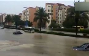 بالفيديو: شاهد العاصفة التي ضربت دبي، زرق ورق!