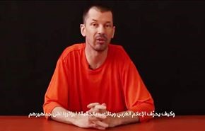 فيديو جديد للصحفي البريطاني المختطف لدى داعش.. فماذا قال؟