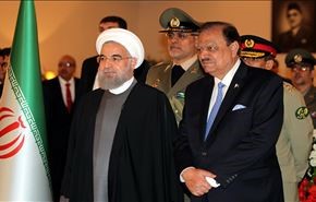 قضايا ثنائية مهمة يبحثها الرئيسان الايراني والباكستاني