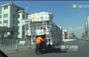 فيديو؛ كيف تمكن من قيادة دراجة عليها 200 صندوق؟