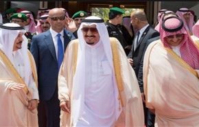 جنجال دستمال پادشاه سعودی در مصر +ویدیو