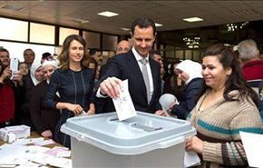 الرئيس الأسد وعقيلته يدليان بصوتهما في مركز وسط دمشق