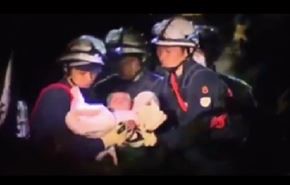 فيديو مؤثر للحظة انقاذ رضيعة من تحت انقاض زلزال اليابان