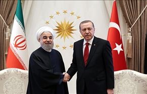ايران وتركيا توقعان 8 وثائق للتعاون بحضور روحاني واردوغان