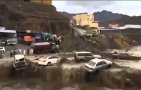 فیلم؛ خودروهای لوکس سعودی در خروش سیلاب!