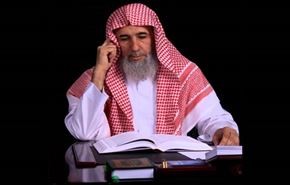 فيديو؛ داعية سعودي يحذر الملك سلمان من 