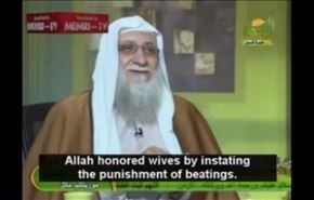 بالفيديو.. شيخ سلفي: الله كرم المرأة المسلمة بالضرب على يد زوجها!