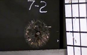 شاهد بالفيديو رغوة معدنية تحول طلقات الرصاص إلى غبار