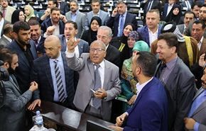 العراق بين الحكومة والبرلمان والنواب المعتصمين والشارع+فيديو
